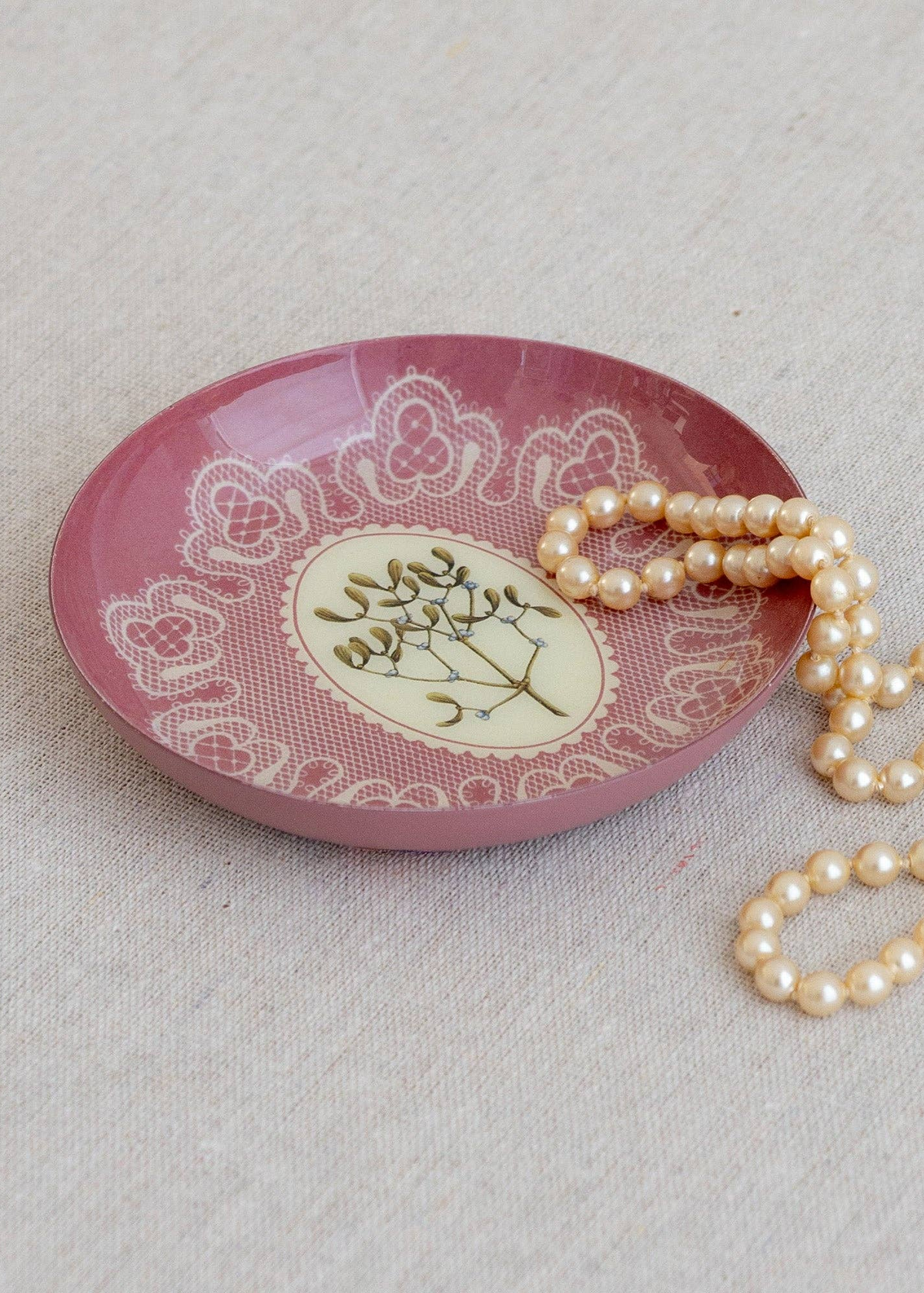 Round Enamel Tray - Antique Lace
