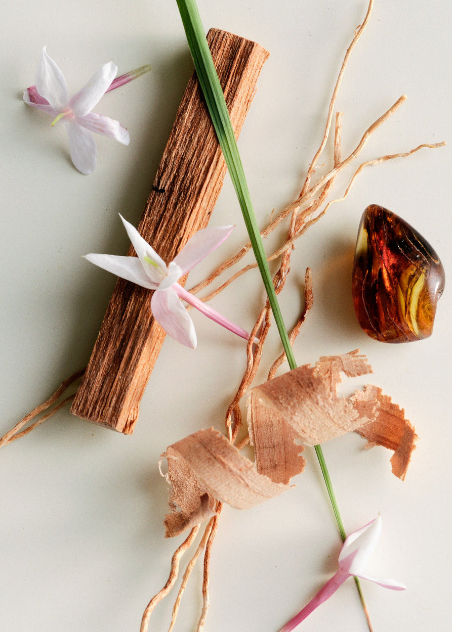 Bois de Balincourt ingredients including sandalwood, vetiver, and amber.