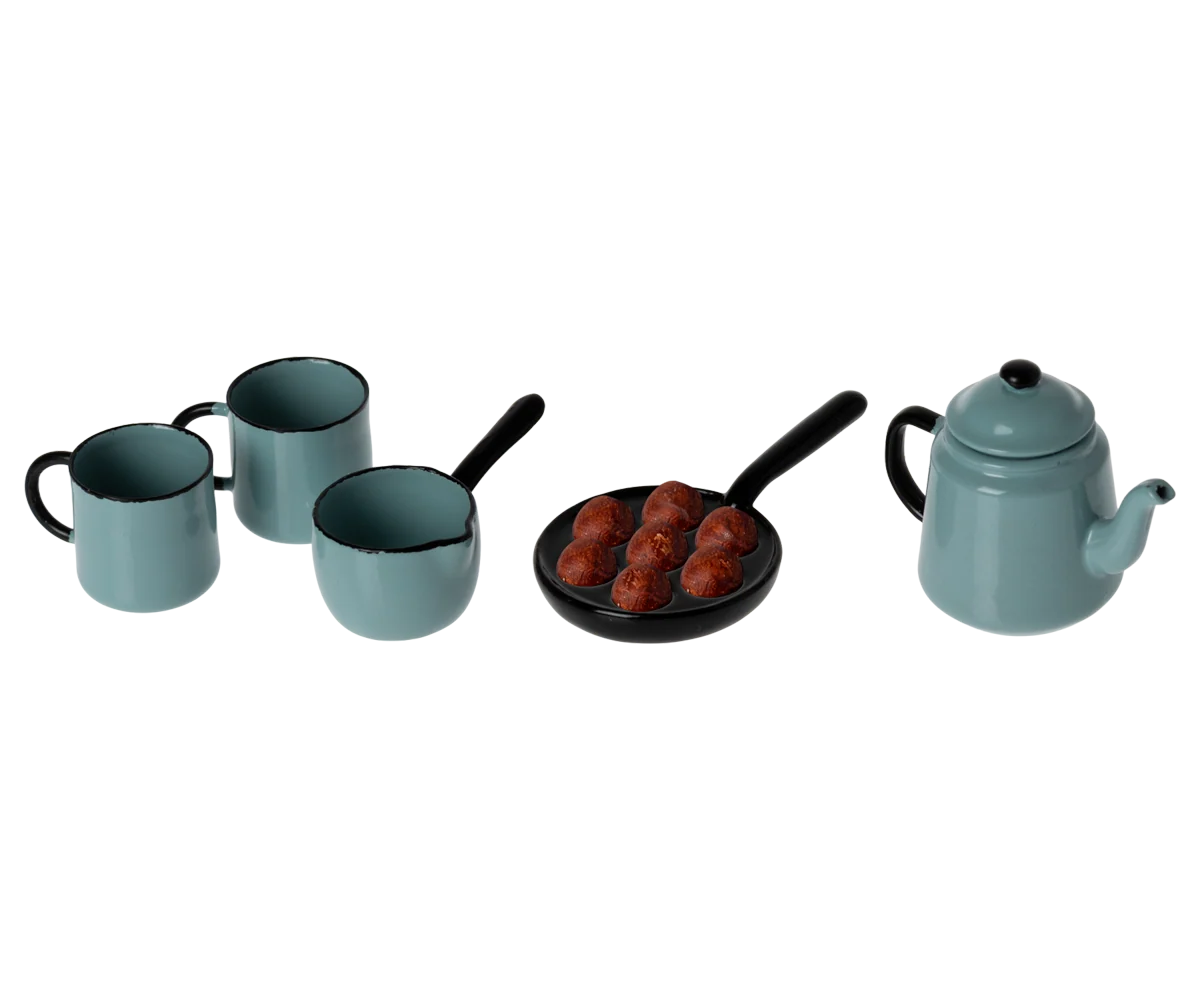 Madam Blue’s Favorites Vintage Mouse Cookware