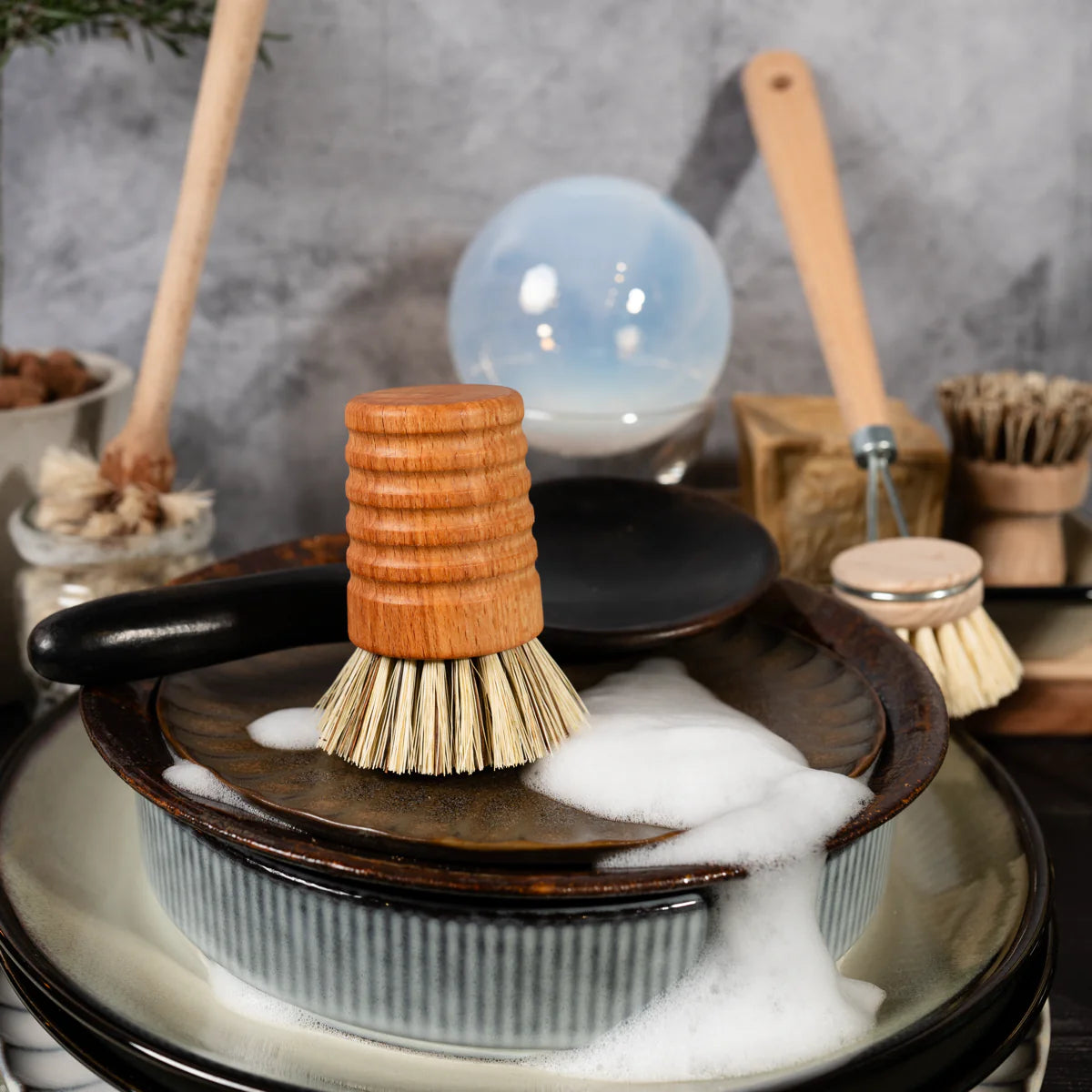 Urbana Pot and Pan Brush